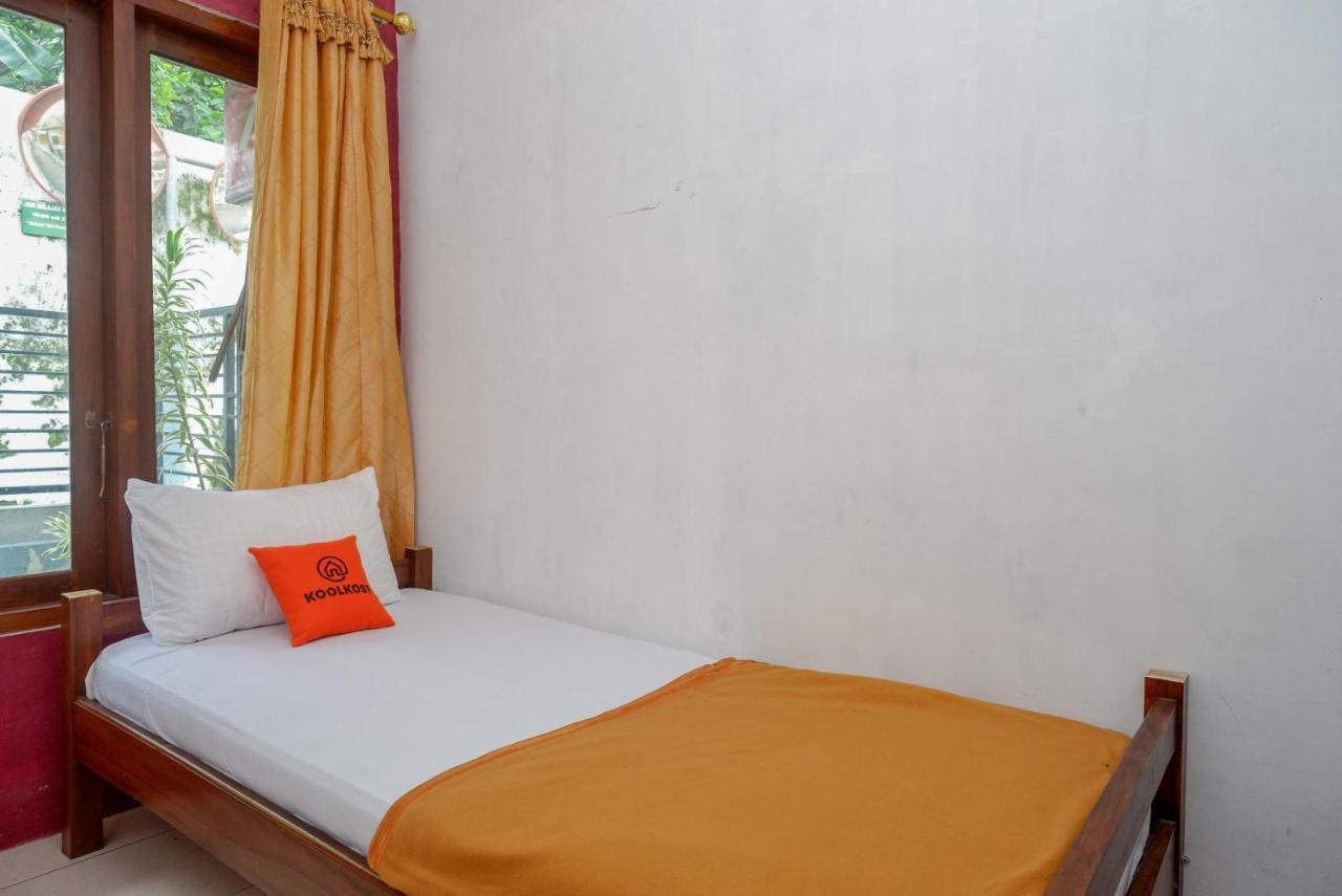 Hostel Koolkost Syariah Near Malioboro Area Yogyakarta Exterior foto